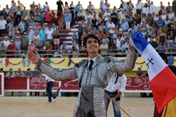 TEMPORADA : SÉBASTIEN CASTELLA ET LE TRIOMPHE SAINTOIS D’UNE CORRIDA TRICOLORE