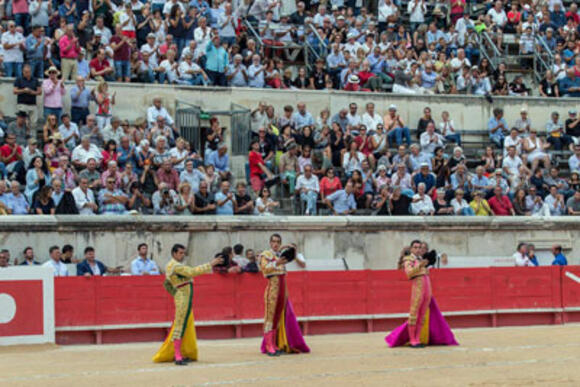 REVUE DE PRESSE : « UN CORTÈGE D’ÉMOTIONS » AUX ARÈNES DE NÎMES