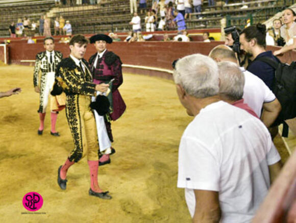 TEMPORADA : VAREA SE COUPE LA COLETA A VALENCIA