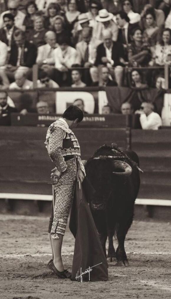 OBJECTIF FERIA DE PENTECÔTE : FERMÍN BOHÓRQUEZ MAINTENT SON STANDING