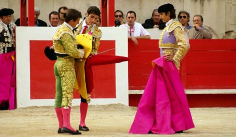 ALTERNATIVES À NÎMES : PATRICK OLIVER, DE GRAINES DE TOREROS À LA MULETA D’EL JULI